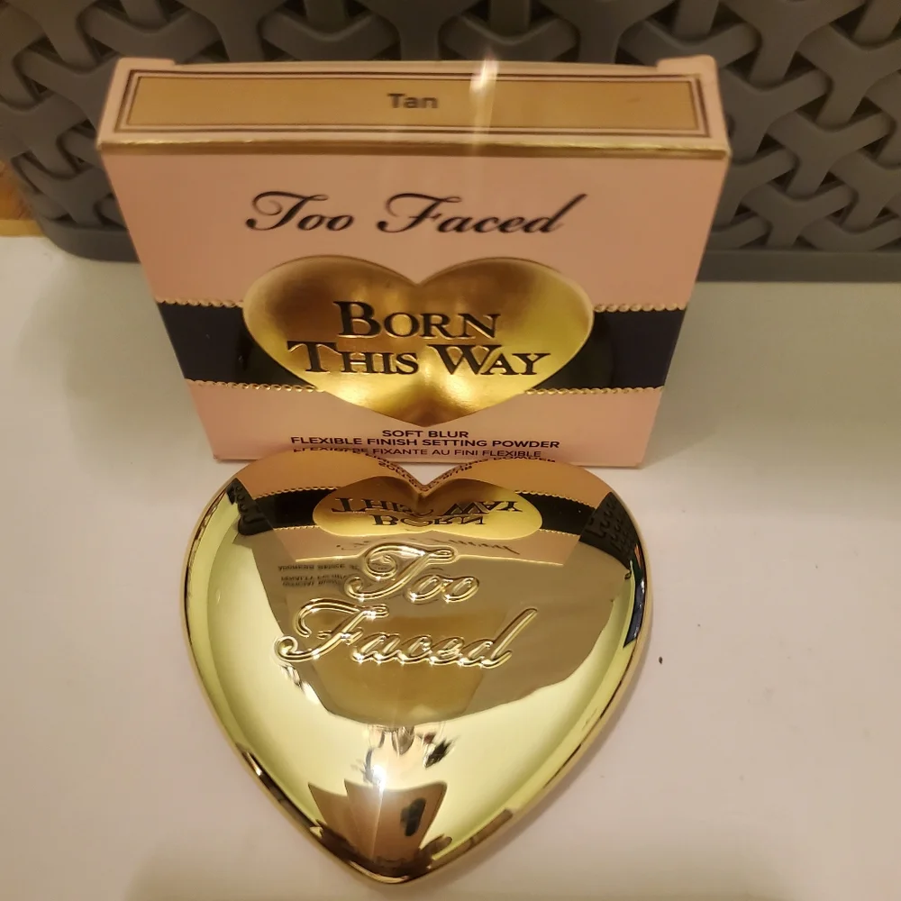 Too Faced Born This Way Soft Blur Flexible Finish Setting Powder TAN. BNIB